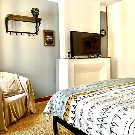 Rooftop Face A La Cite 'rfc' Bed & Breakfast 2*