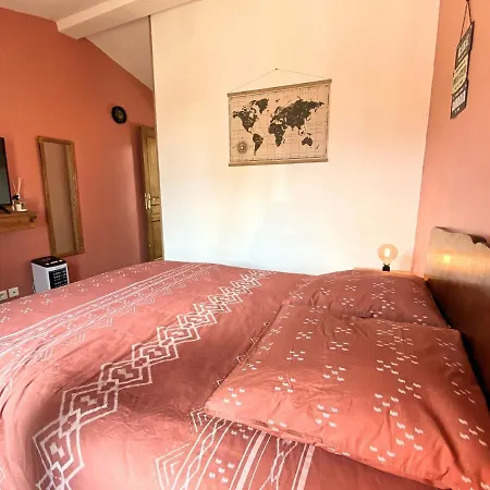 Bed and breakfast Rooftop Face à La Cité 'rfc'