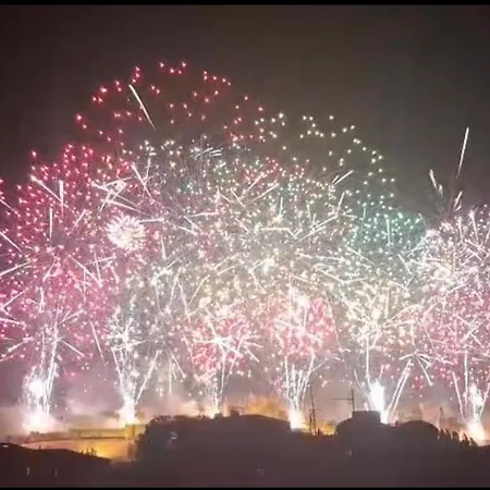 Rooftop Face A La Cite 'rfc' 住宿加早餐酒店