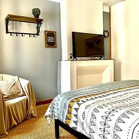 Rooftop Face A La Cite 'rfc' Bed & Breakfast 3*